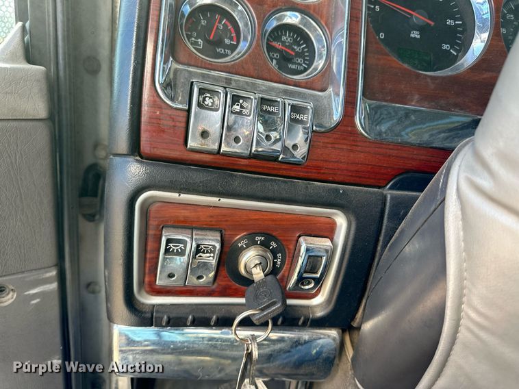 image for item ER8157 2006 Kenworth W900B semi truck