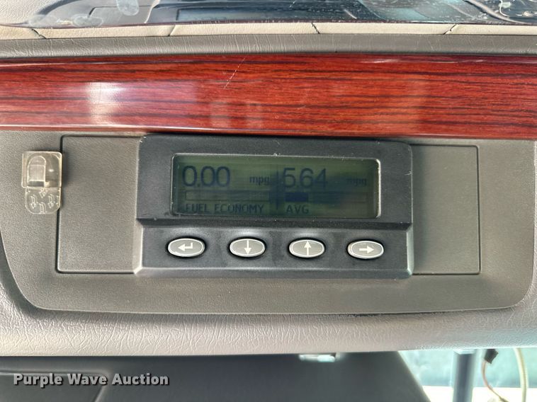 image for item ER8157 2006 Kenworth W900B semi truck