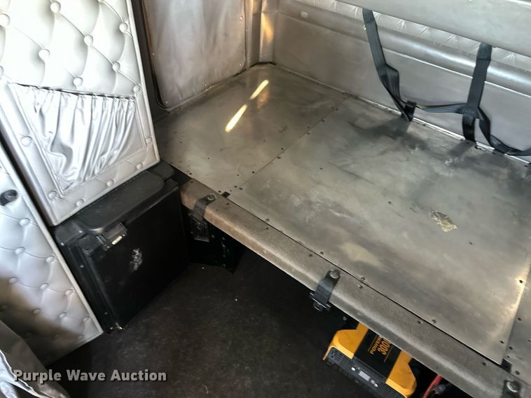 image for item ER8157 2006 Kenworth W900B semi truck