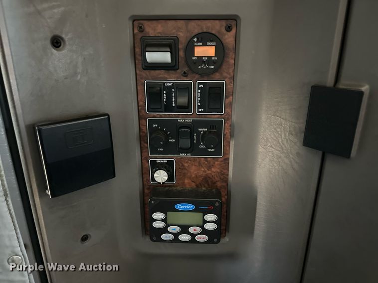 image for item ER8157 2006 Kenworth W900B semi truck