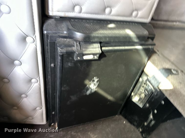 image for item ER8157 2006 Kenworth W900B semi truck