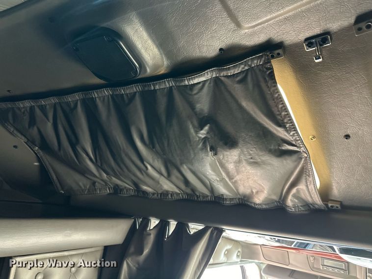 image for item ER8157 2006 Kenworth W900B semi truck