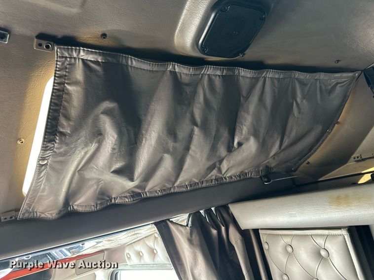 image for item ER8157 2006 Kenworth W900B semi truck