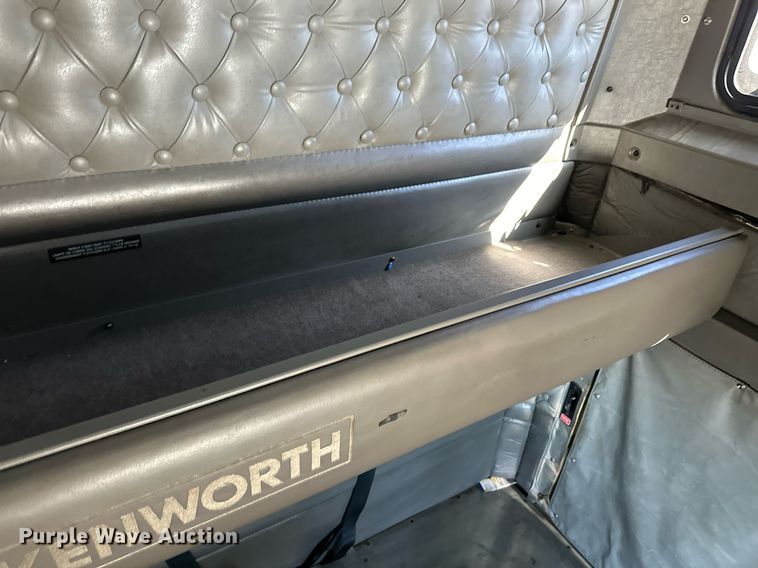 image for item ER8157 2006 Kenworth W900B semi truck