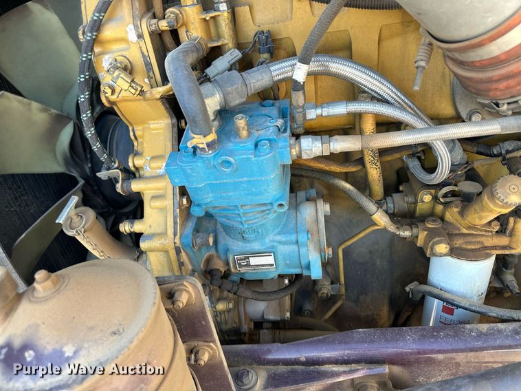 image for item ER8157 2006 Kenworth W900B semi truck