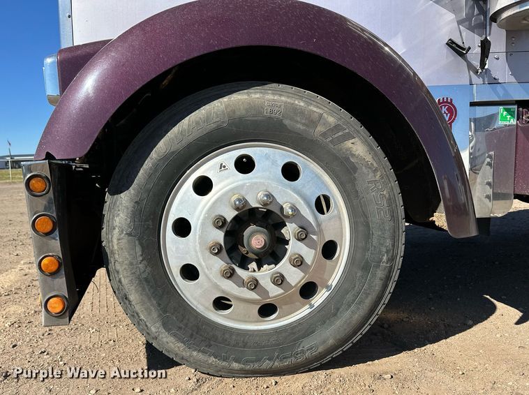 image for item ER8157 2006 Kenworth W900B semi truck