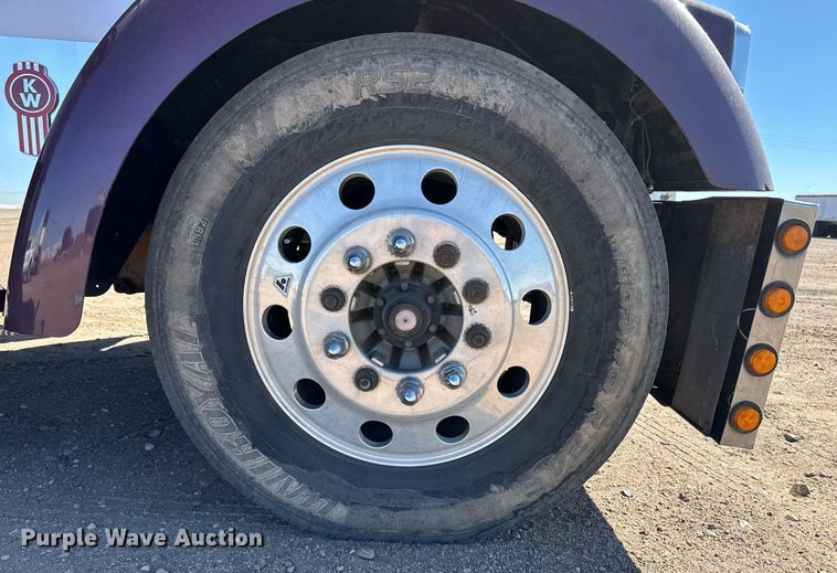 image for item ER8157 2006 Kenworth W900B semi truck