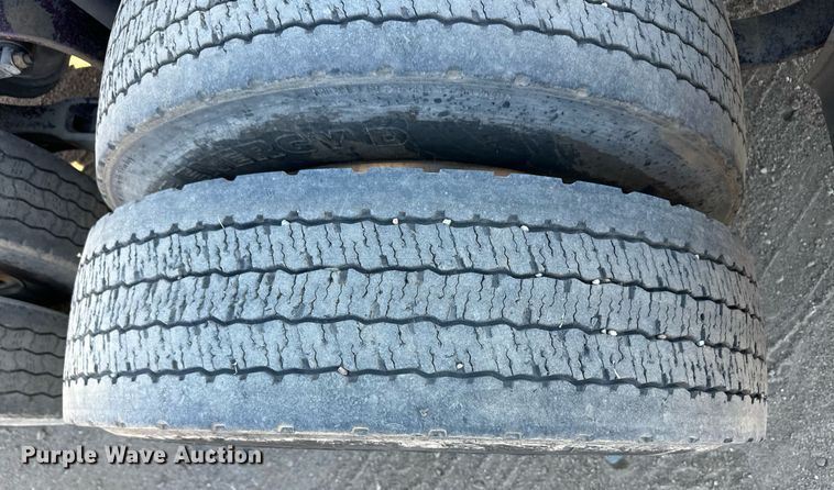 image for item ER8157 2006 Kenworth W900B semi truck