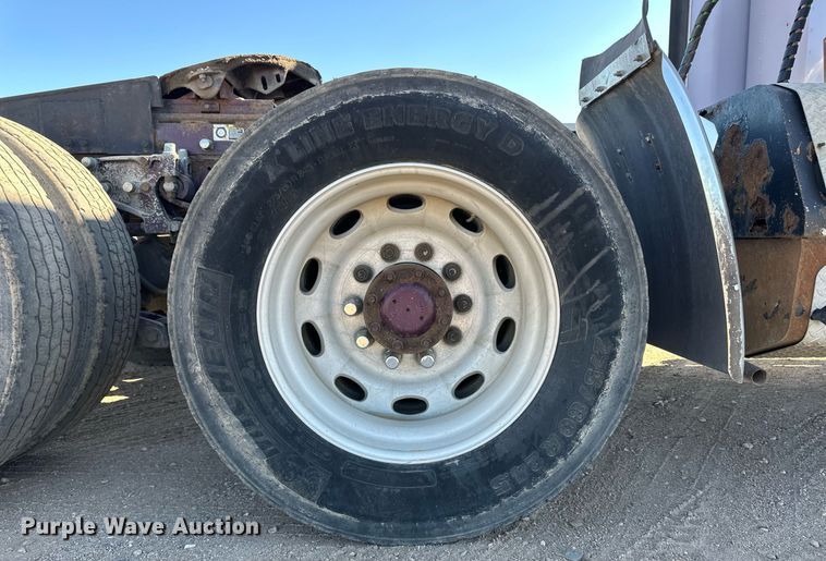 image for item ER8157 2006 Kenworth W900B semi truck