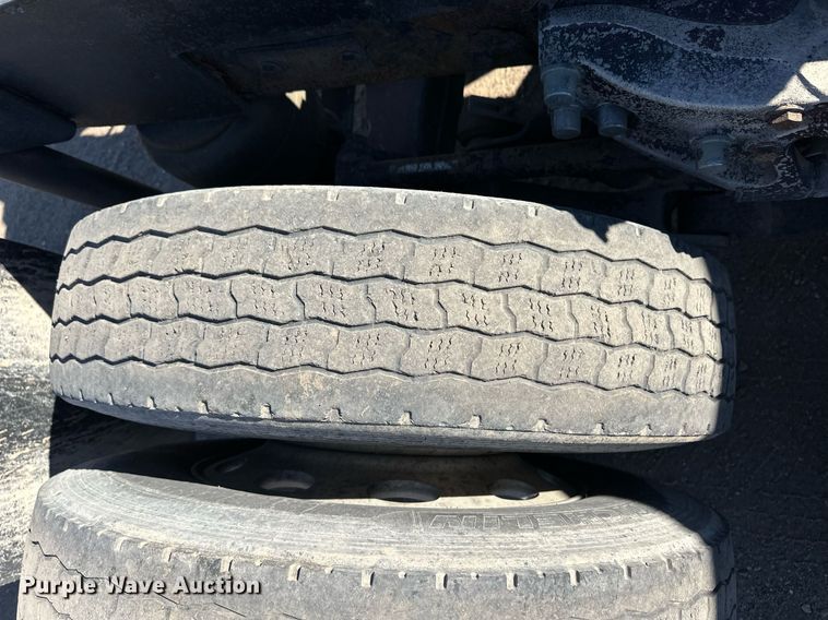 image for item ER8157 2006 Kenworth W900B semi truck