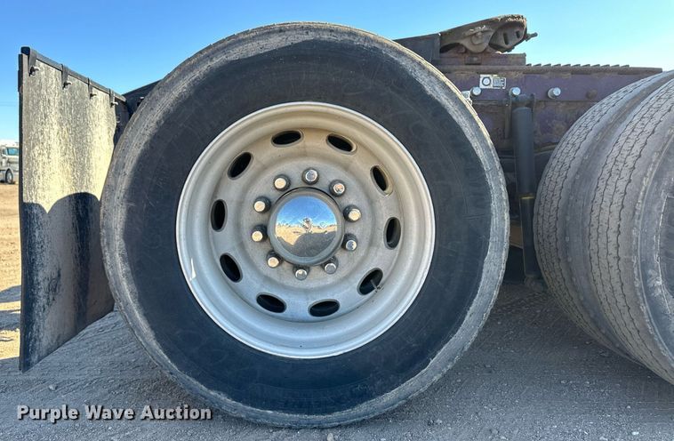 image for item ER8157 2006 Kenworth W900B semi truck