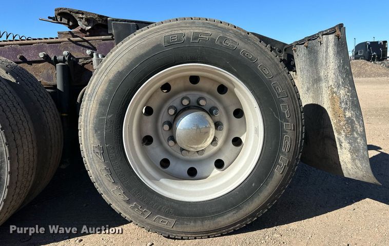 image for item ER8157 2006 Kenworth W900B semi truck