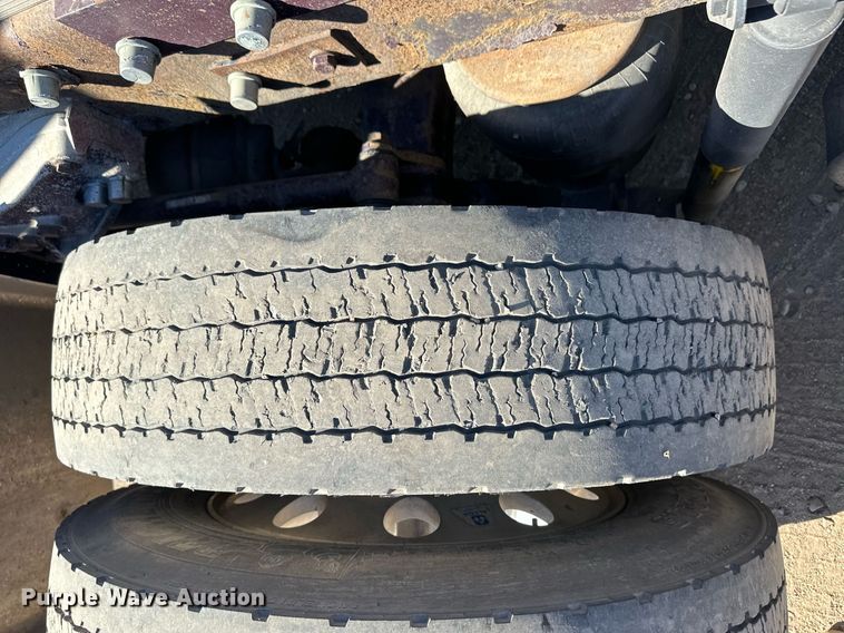 image for item ER8157 2006 Kenworth W900B semi truck