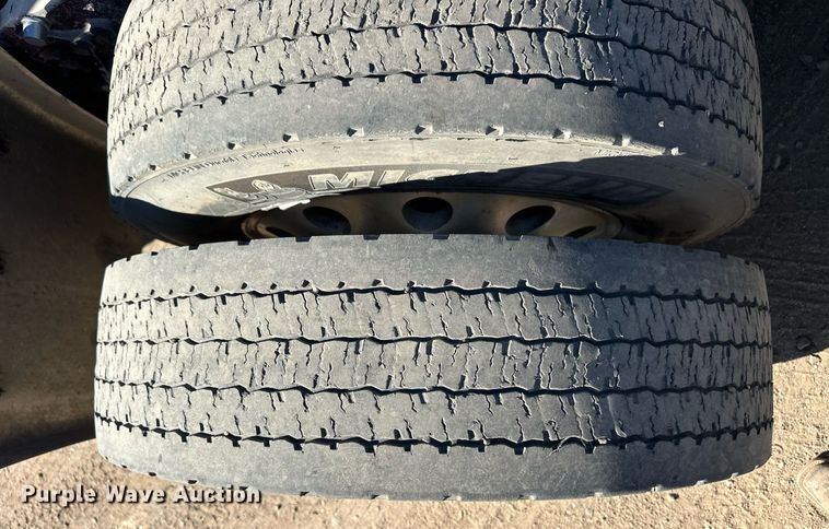 image for item ER8157 2006 Kenworth W900B semi truck