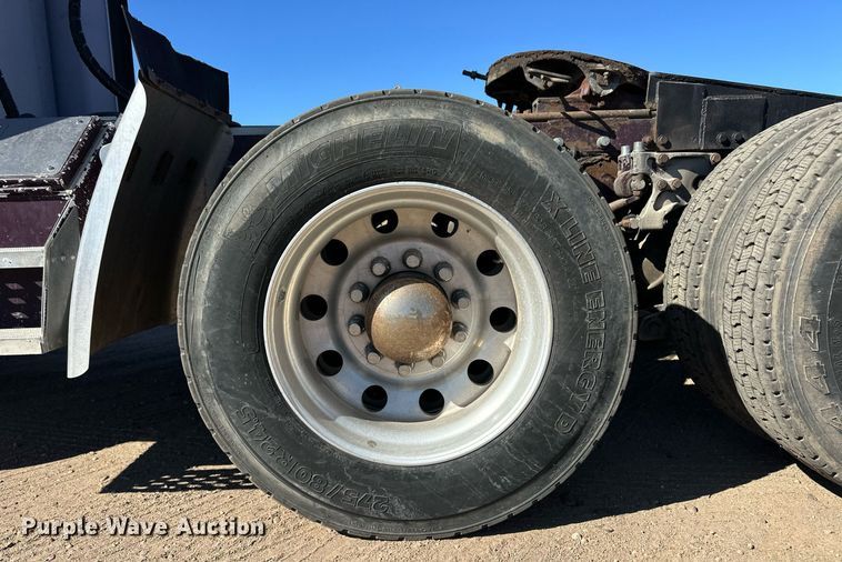 image for item ER8157 2006 Kenworth W900B semi truck