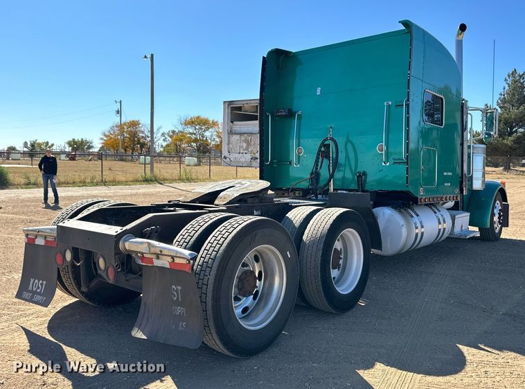 image for item ER8161 2006 Peterbilt 379 semi truck
