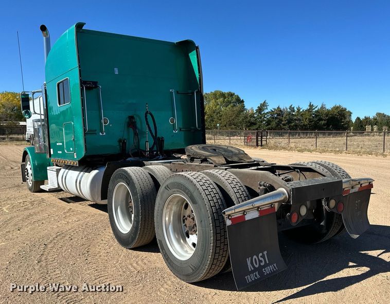 image for item ER8161 2006 Peterbilt 379 semi truck