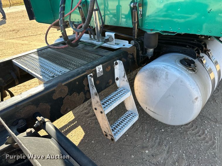 image for item ER8161 2006 Peterbilt 379 semi truck