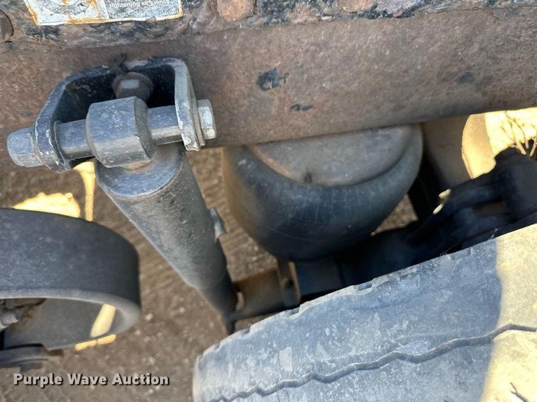 image for item ER8161 2006 Peterbilt 379 semi truck