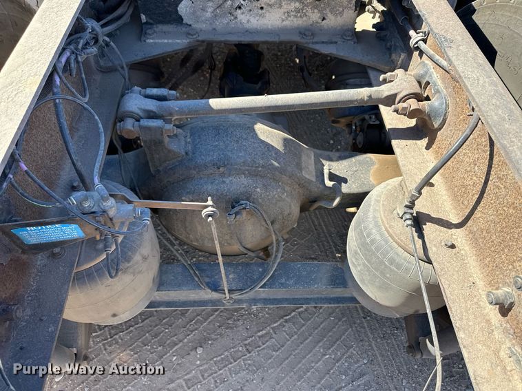 image for item ER8161 2006 Peterbilt 379 semi truck