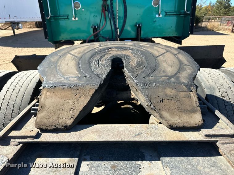 image for item ER8161 2006 Peterbilt 379 semi truck