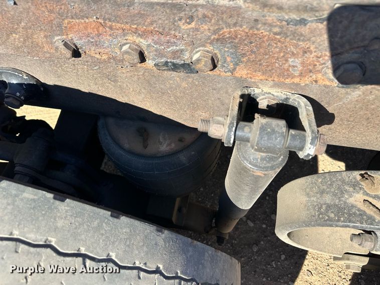 image for item ER8161 2006 Peterbilt 379 semi truck