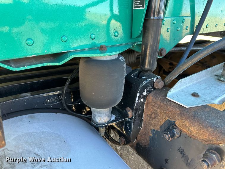 image for item ER8161 2006 Peterbilt 379 semi truck