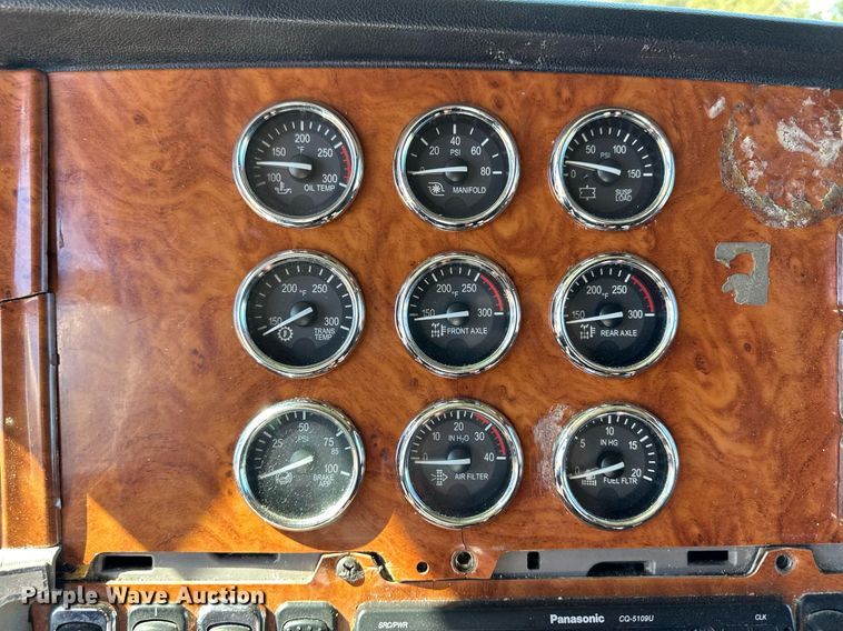 image for item ER8161 2006 Peterbilt 379 semi truck