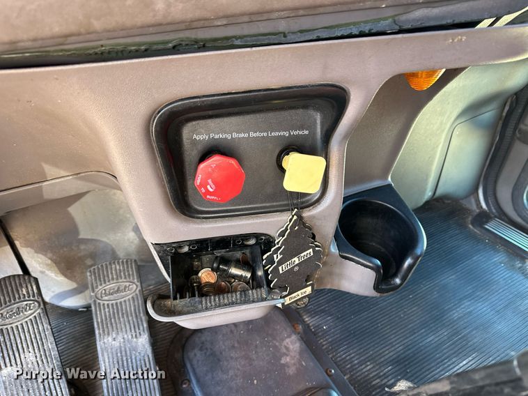 image for item ER8161 2006 Peterbilt 379 semi truck