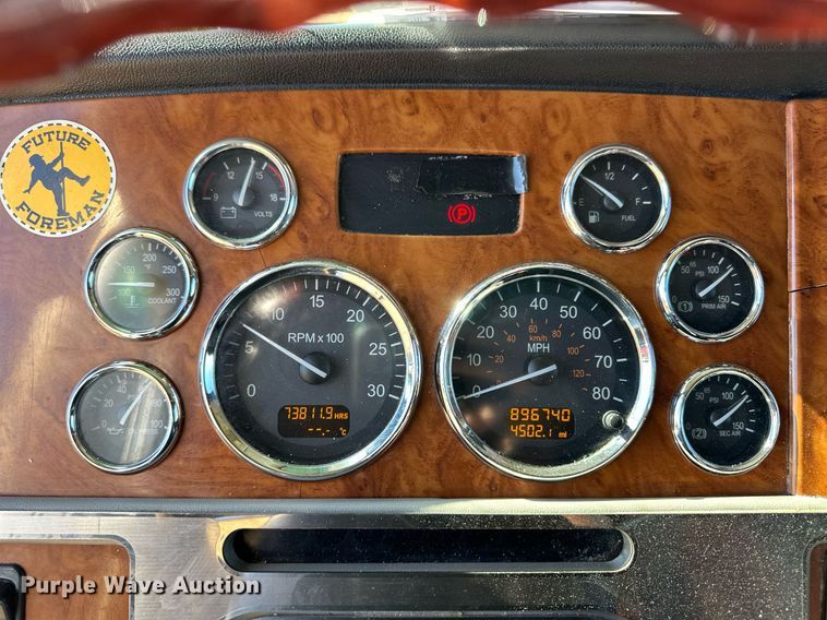 image for item ER8161 2006 Peterbilt 379 semi truck