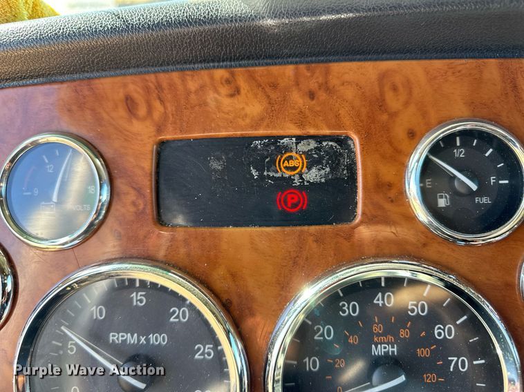 image for item ER8161 2006 Peterbilt 379 semi truck