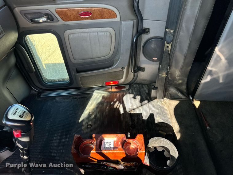 image for item ER8161 2006 Peterbilt 379 semi truck