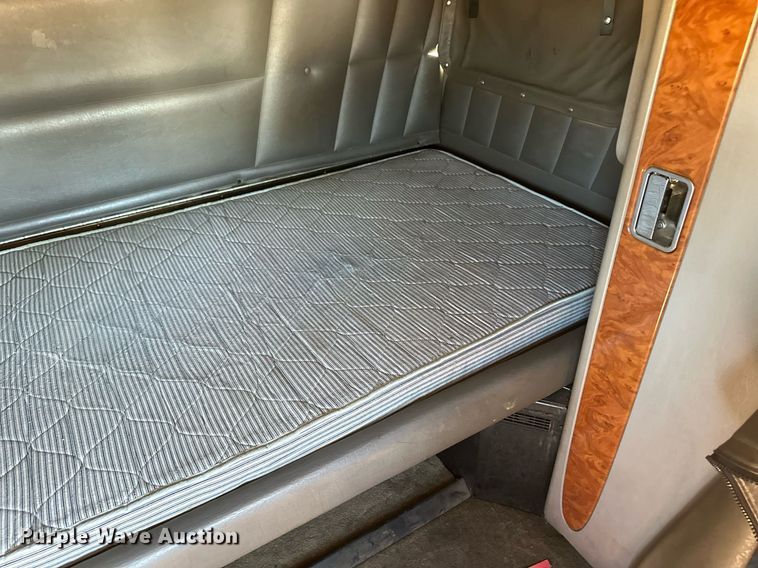 image for item ER8161 2006 Peterbilt 379 semi truck