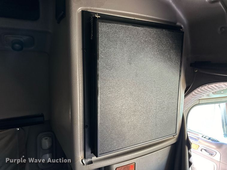 image for item ER8161 2006 Peterbilt 379 semi truck