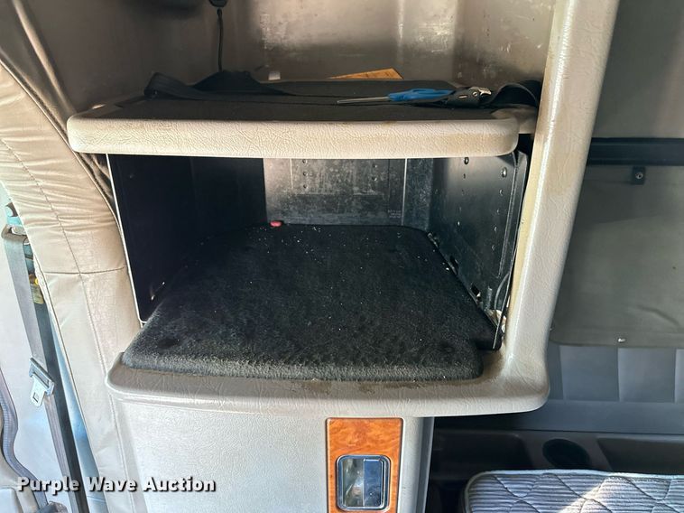 image for item ER8161 2006 Peterbilt 379 semi truck