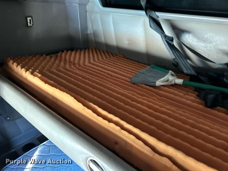 image for item ER8161 2006 Peterbilt 379 semi truck