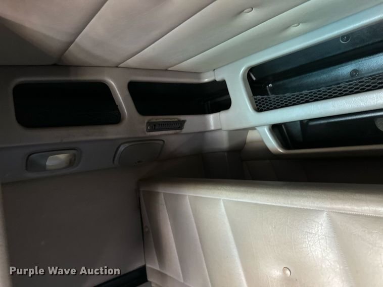 image for item ER8161 2006 Peterbilt 379 semi truck