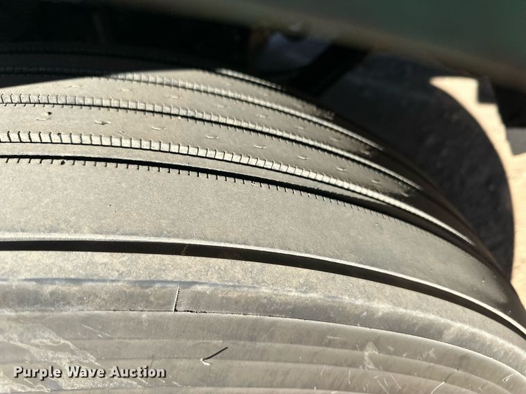 image for item ER8161 2006 Peterbilt 379 semi truck