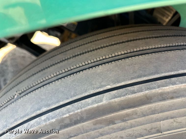 image for item ER8161 2006 Peterbilt 379 semi truck