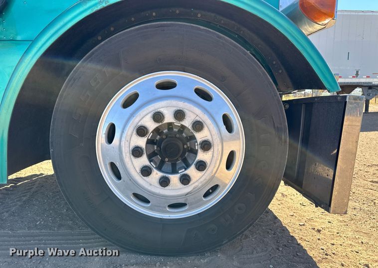 image for item ER8161 2006 Peterbilt 379 semi truck