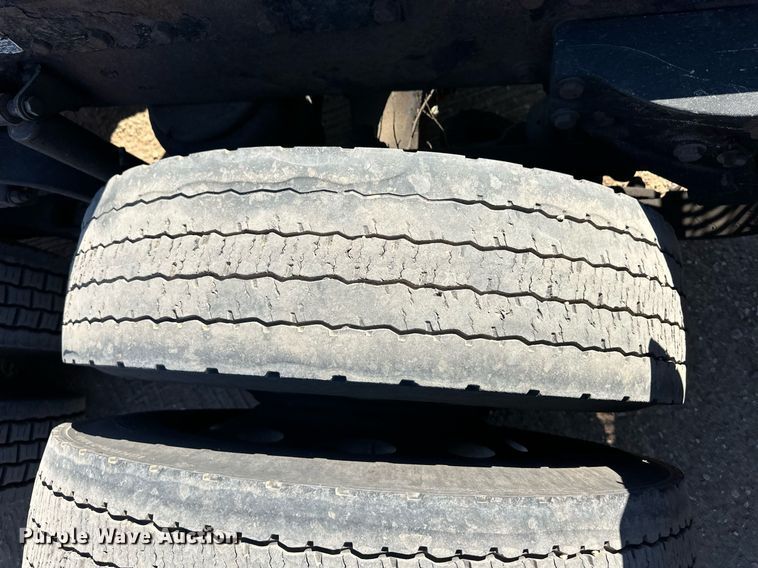 image for item ER8161 2006 Peterbilt 379 semi truck