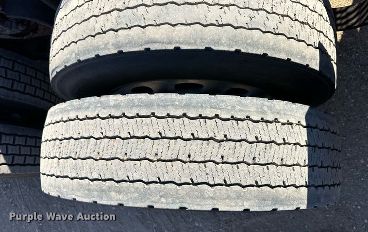 image for item ER8161 2006 Peterbilt 379 semi truck