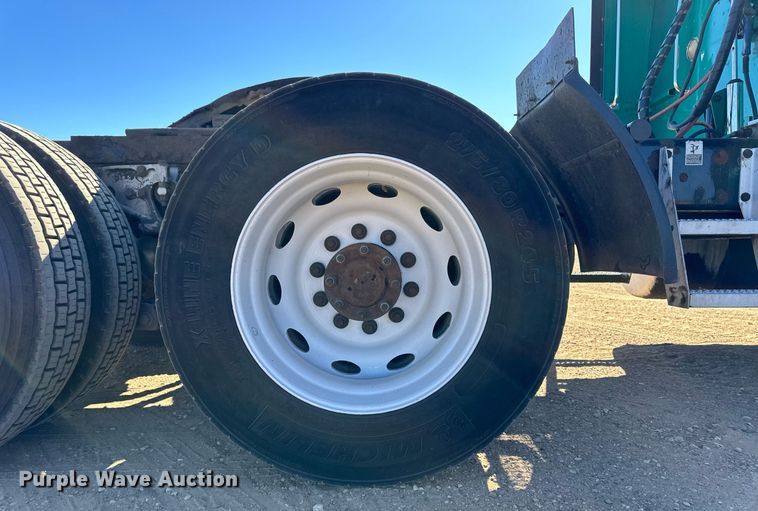 image for item ER8161 2006 Peterbilt 379 semi truck