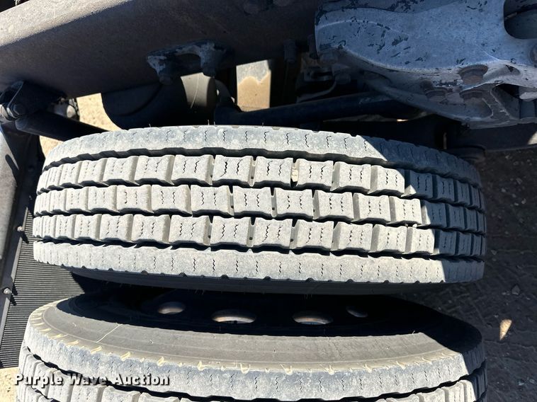 image for item ER8161 2006 Peterbilt 379 semi truck