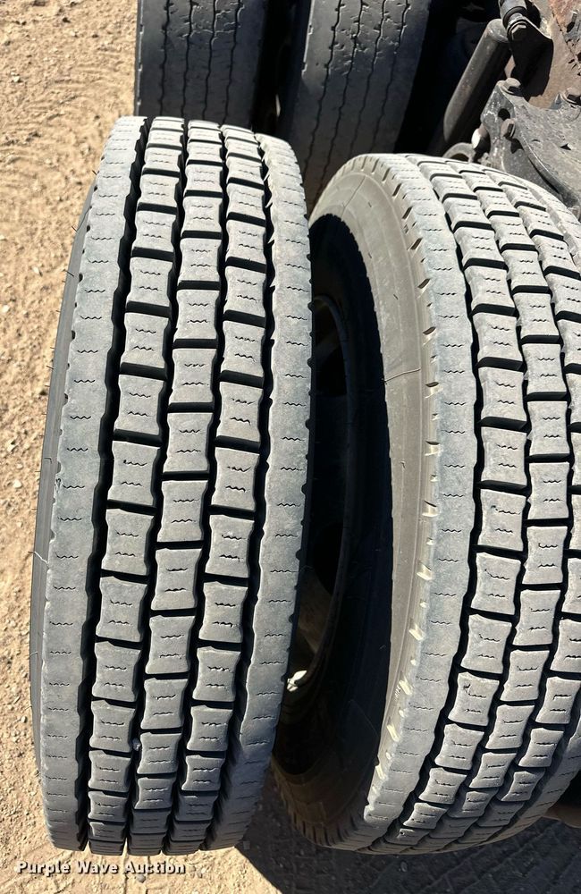 image for item ER8161 2006 Peterbilt 379 semi truck