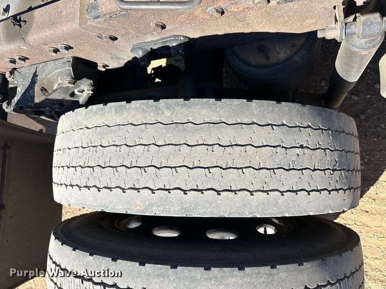 image for item ER8161 2006 Peterbilt 379 semi truck