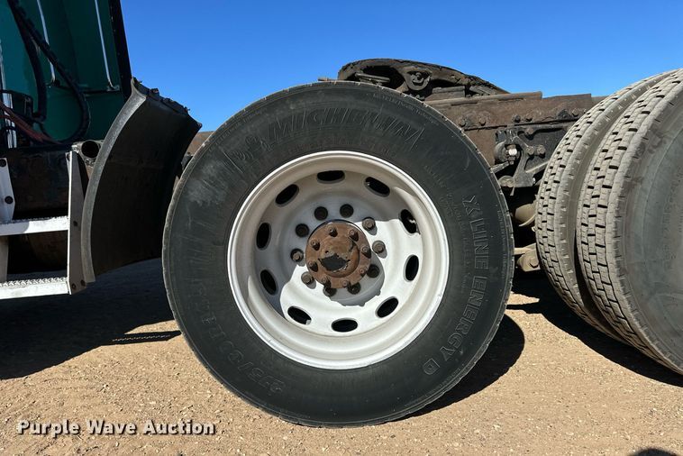 image for item ER8161 2006 Peterbilt 379 semi truck