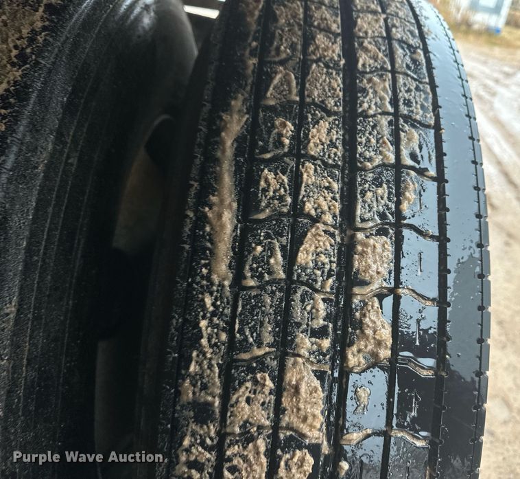 image for item ER8227 2012 Utility refrigerated van trailer