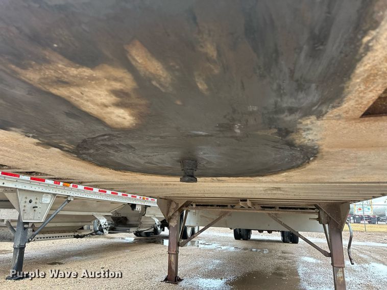 image for item ER8323 2012 Barrett livestock trailer