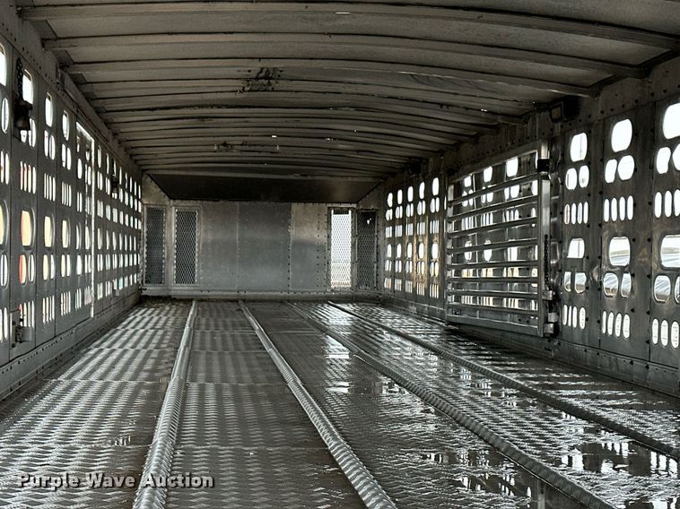 image for item ER8323 2012 Barrett livestock trailer